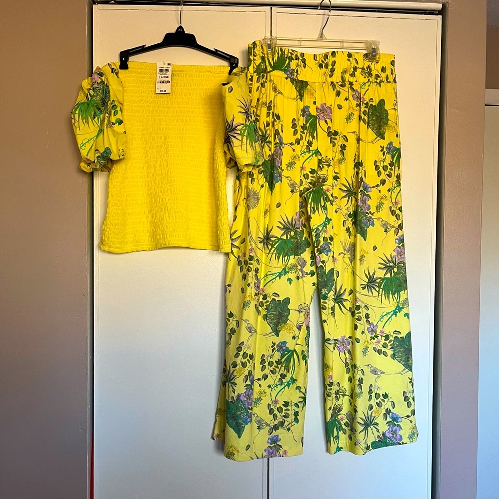 Brand New, Floral Outfit. Size 12, Large/Petite women’s pant set, matching top.